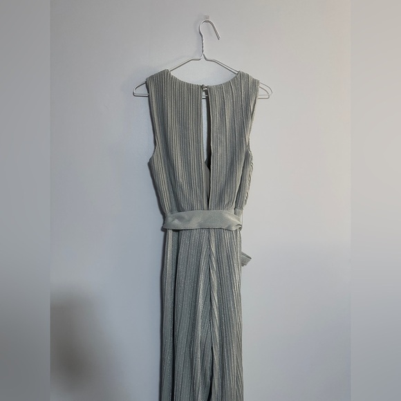 Saylor Metallic Silver Kori Jumpsuit Size Small - Picture 6 of 9